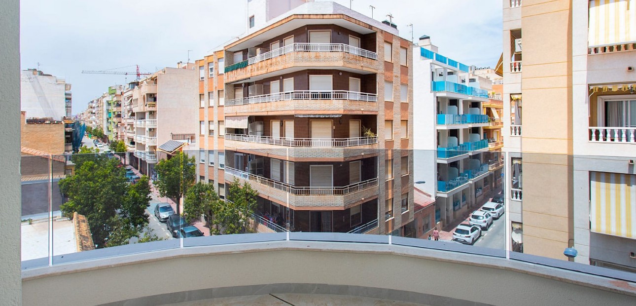 Sale - Apartment / flat -
Torrevieja - Torrevieja - Centre