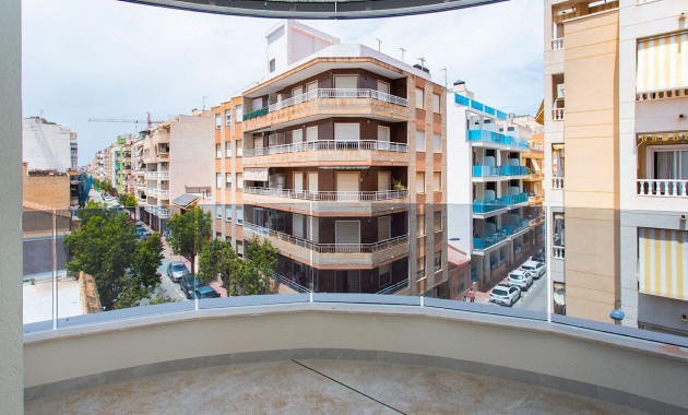 Sale - Apartment / flat -
Torrevieja - Torrevieja - Centre