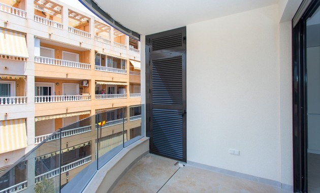 Sale - Apartment / flat -
Torrevieja - Torrevieja - Centre