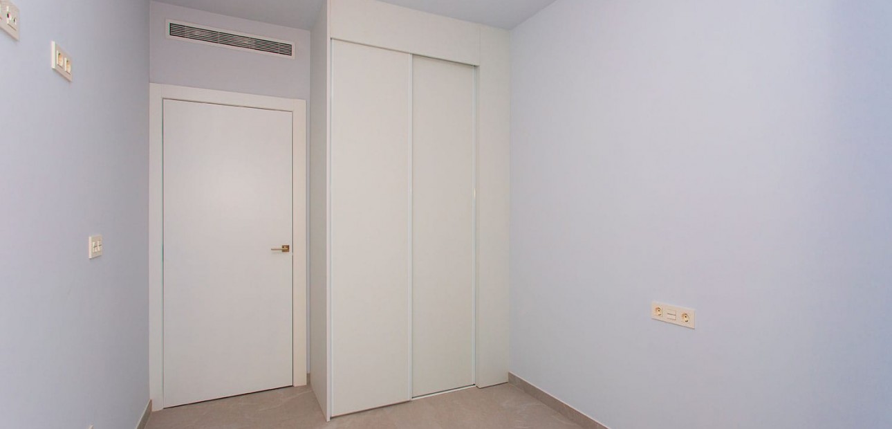 Sale - Apartment / flat -
Torrevieja - Torrevieja - Centre