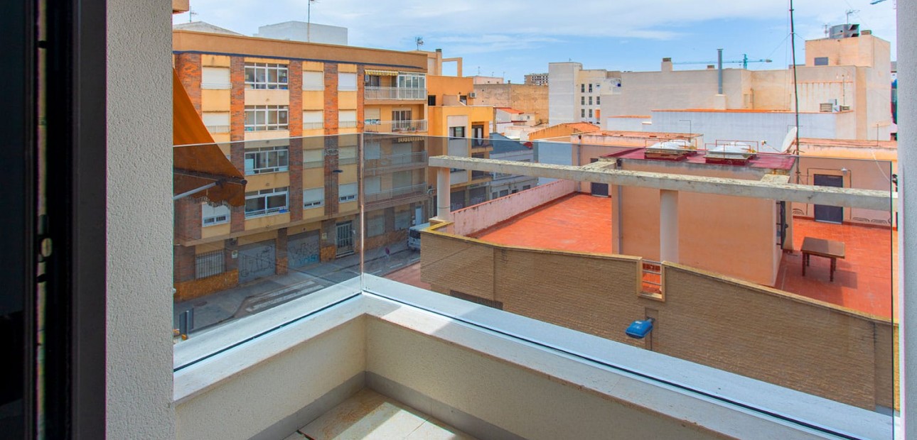 Sale - Apartment / flat -
Torrevieja - Torrevieja - Centre