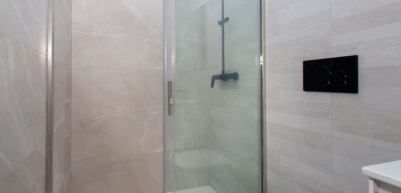 Sale - Apartment / flat -
Torrevieja - Torrevieja - Centre