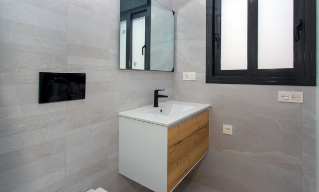 Sale - Apartment / flat -
Torrevieja - Torrevieja - Centre