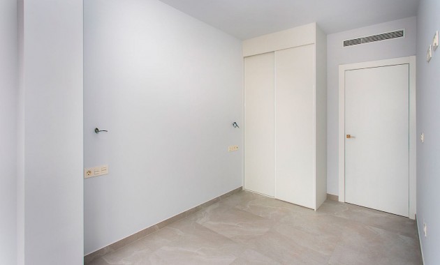 Sale - Apartment / flat -
Torrevieja - Torrevieja - Centre