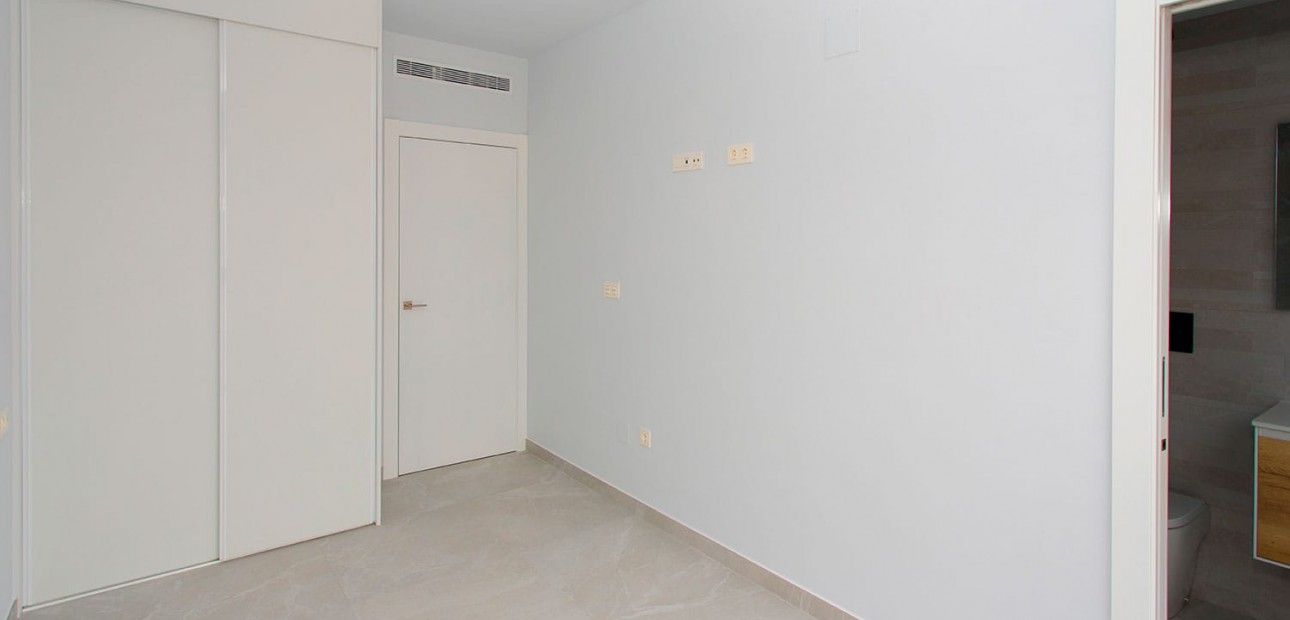 Sale - Apartment / flat -
Torrevieja - Torrevieja - Centre