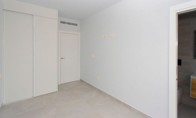 Sale - Apartment / flat -
Torrevieja - Torrevieja - Centre