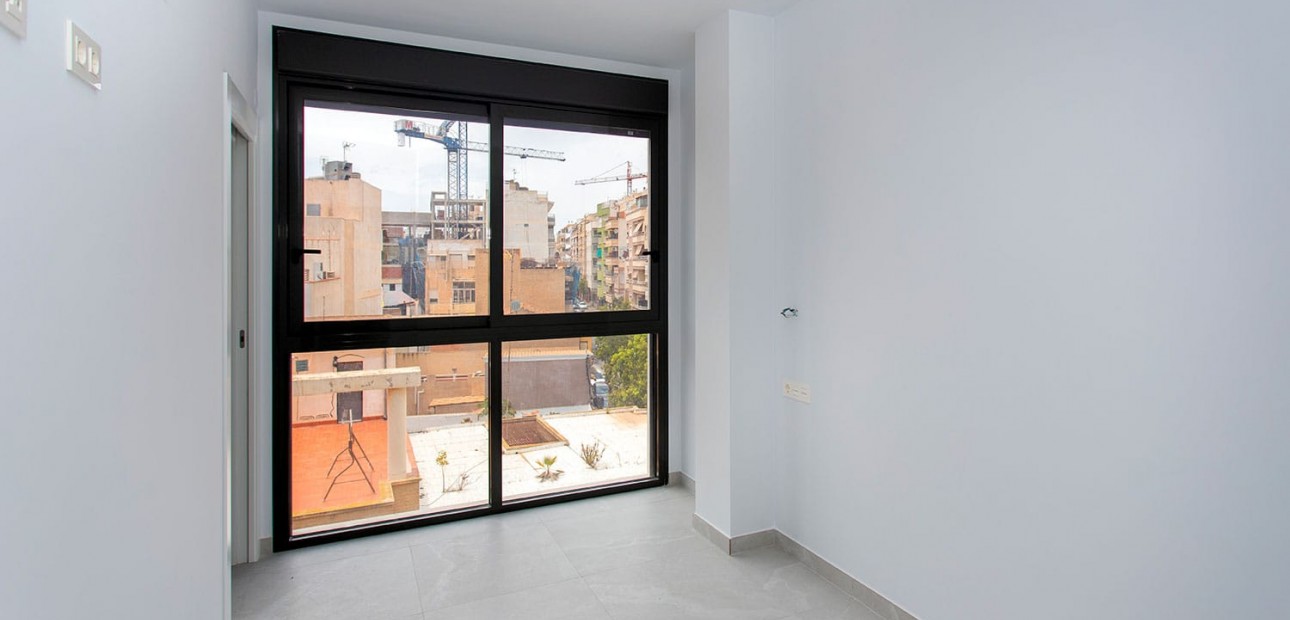 Sale - Apartment / flat -
Torrevieja - Torrevieja - Centre