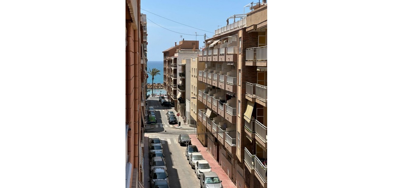 Sale - Apartment / flat -
Torrevieja - Torrevieja - Centre