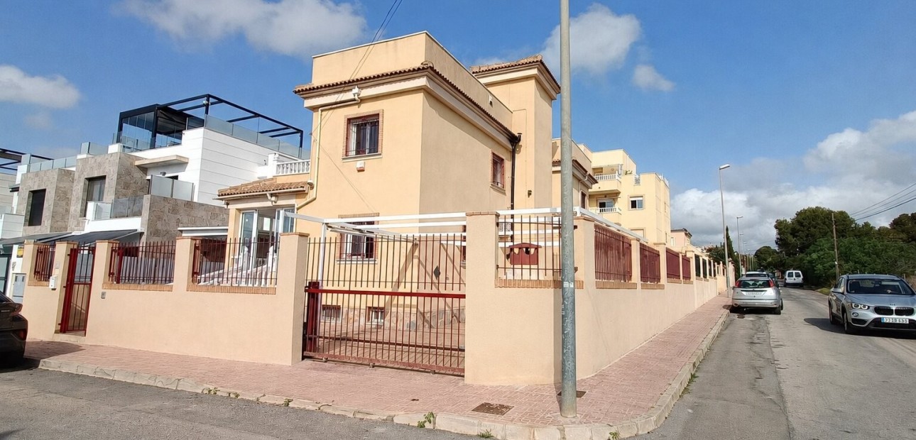 Sale - Detached Villa -
Orihuela Costa - Lomas de Don Juan