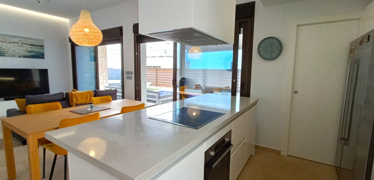 Sale - Detached Villa -
Los Montesinos - Entre Naranjos / Vistabella Golf