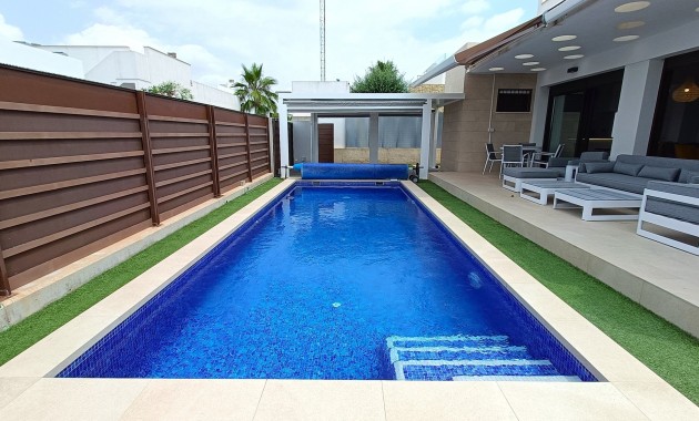 Sale - Detached Villa -
Los Montesinos - Entre Naranjos / Vistabella Golf