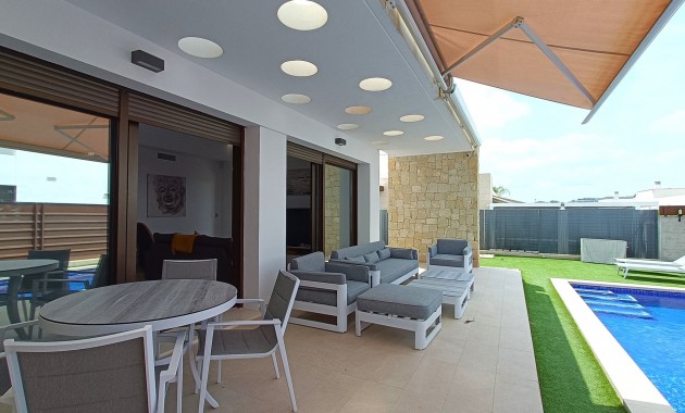 Sale - Detached Villa -
Los Montesinos - Entre Naranjos / Vistabella Golf