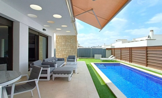 Sale - Detached Villa -
Los Montesinos - Entre Naranjos / Vistabella Golf