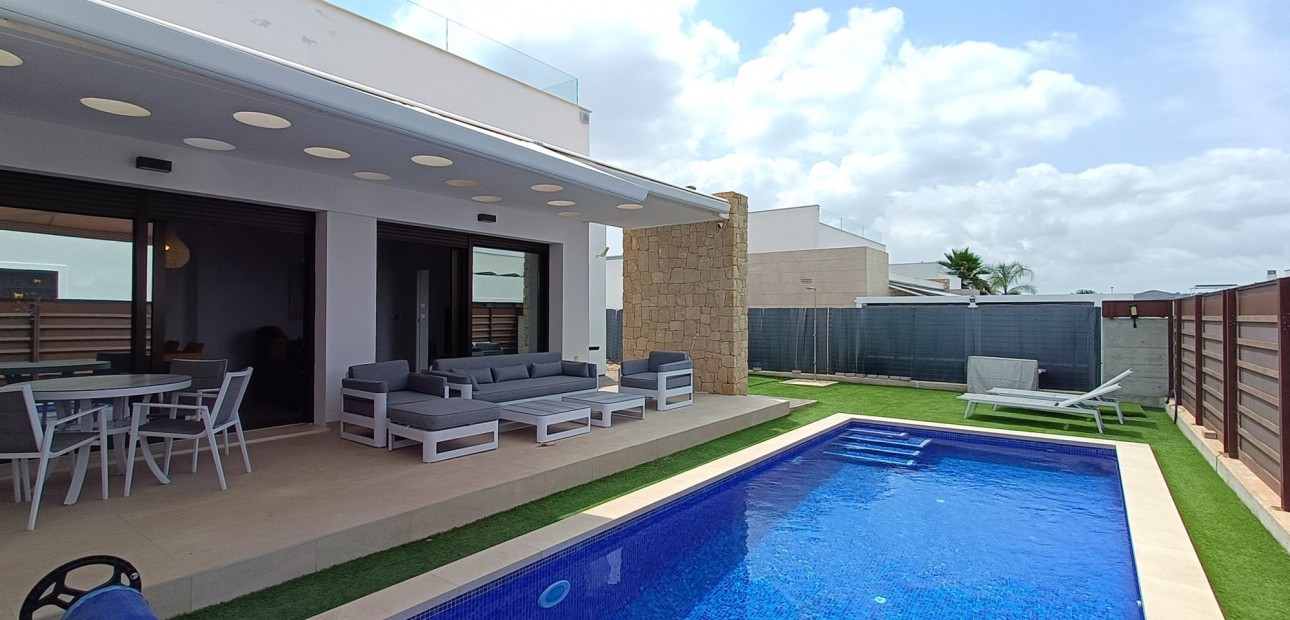 Sale - Detached Villa -
Los Montesinos - Entre Naranjos / Vistabella Golf