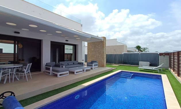 Sale - Detached Villa -
Los Montesinos - Entre Naranjos / Vistabella Golf