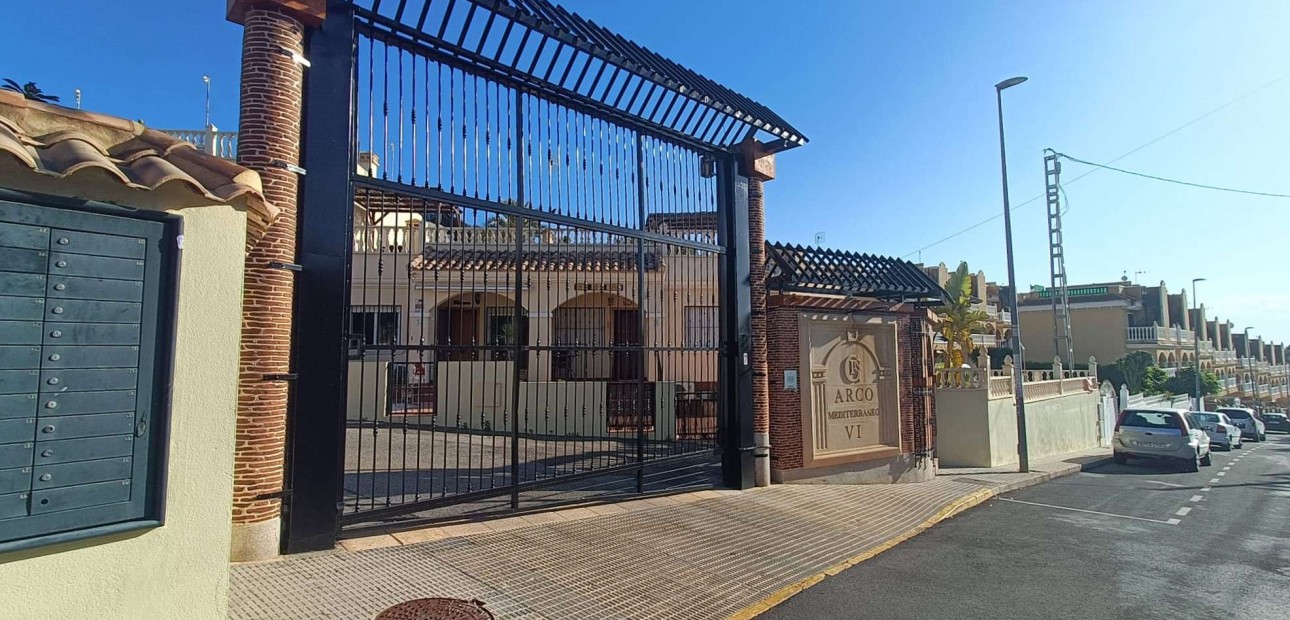 Sale - Bungalow -
Algorfa - Montemar