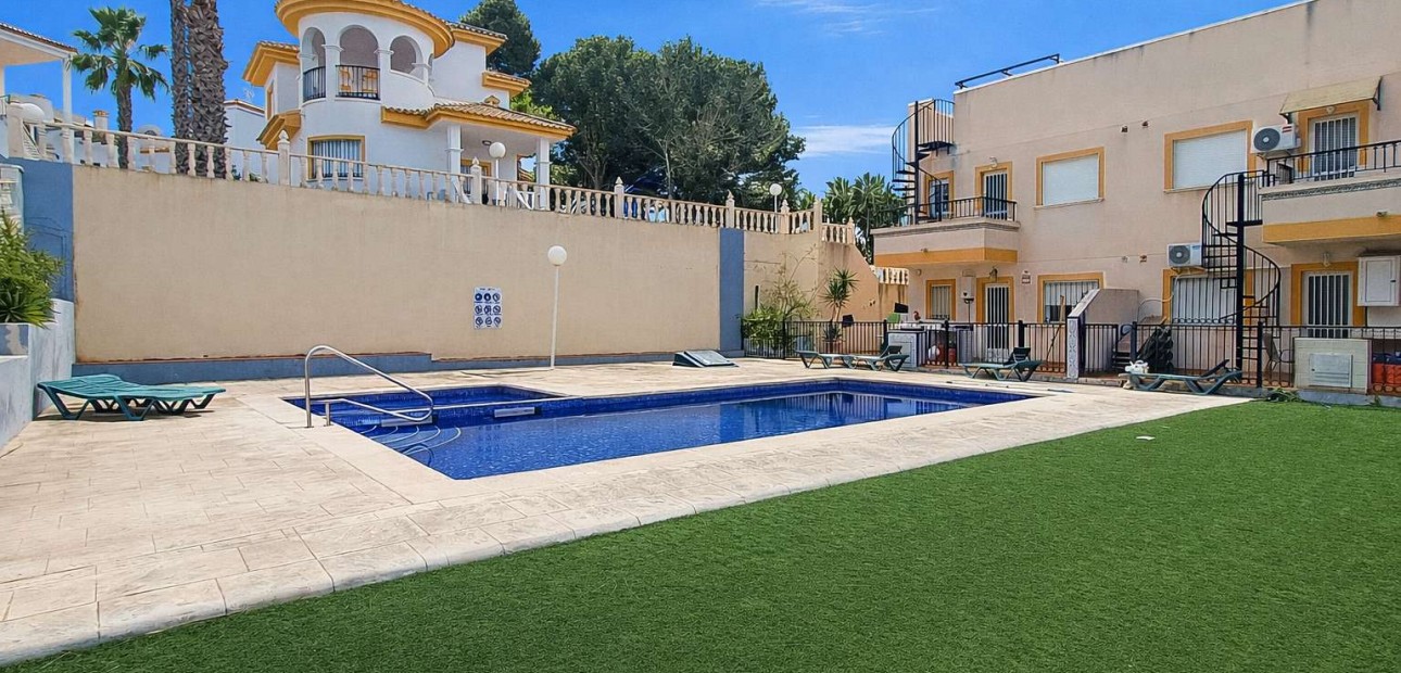 Sale - Apartment / flat -
Orihuela Costa - Villamartin