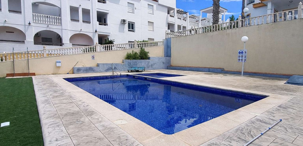 Sale - Apartment / flat -
Orihuela Costa - Villamartin