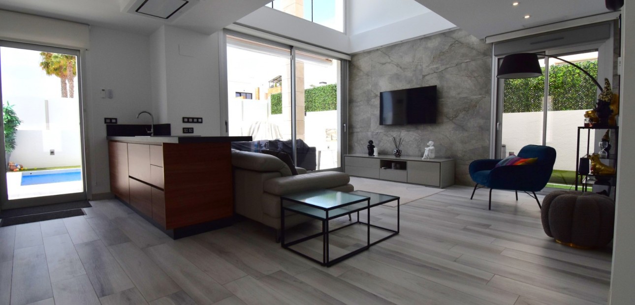 Sale - Detached Villa -
Orihuela Costa - Lomas de Cabo Roig