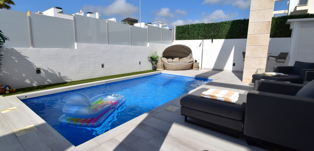 Sale - Detached Villa -
Orihuela Costa - Lomas de Cabo Roig