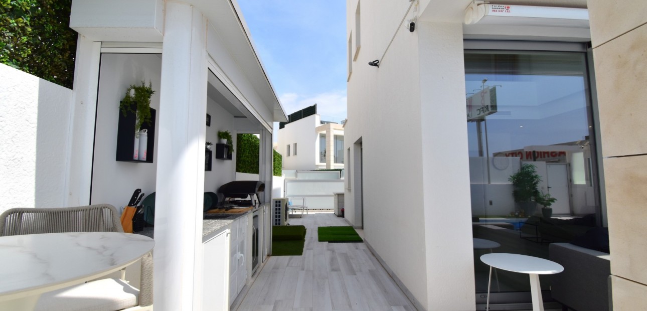 Sale - Detached Villa -
Orihuela Costa - Lomas de Cabo Roig