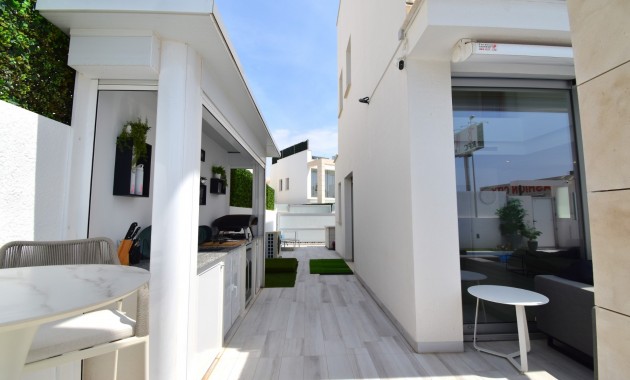 Sale - Detached Villa -
Orihuela Costa - Lomas de Cabo Roig