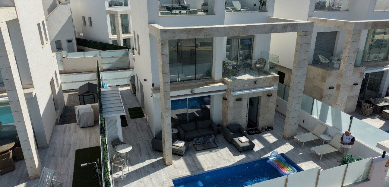 Sale - Detached Villa -
Orihuela Costa - Lomas de Cabo Roig