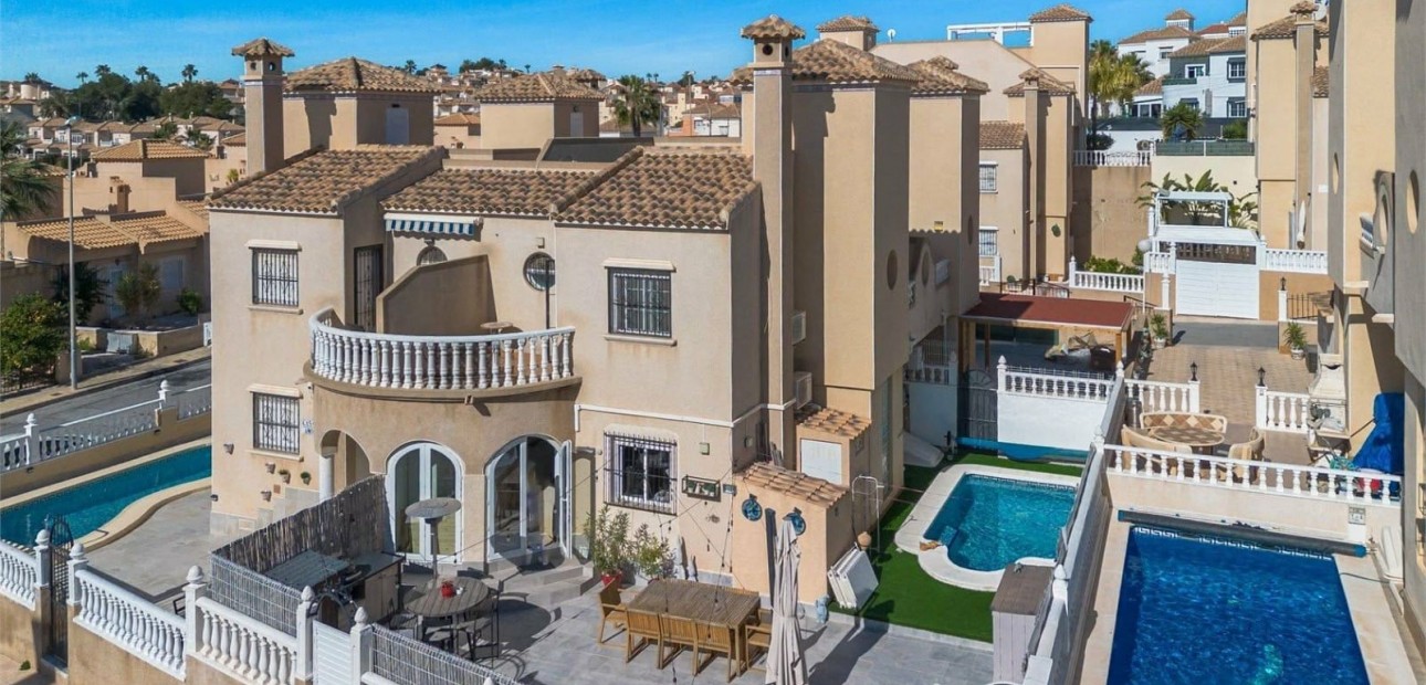 Sale - House -
Orihuela Costa - Villamartín