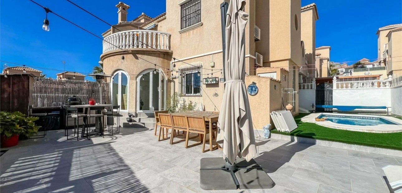 Sale - House -
Orihuela Costa - Villamartín