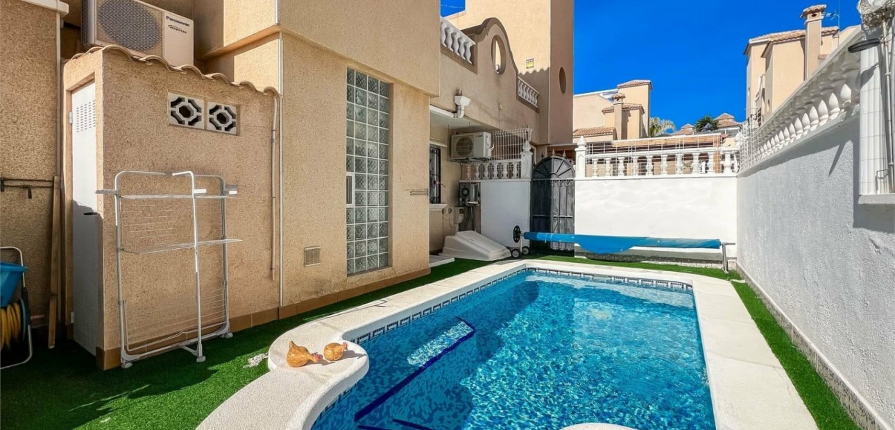 Sale - House -
Orihuela Costa - Villamartín