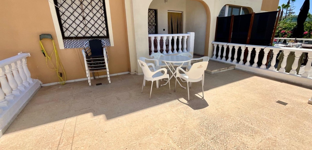 Sale - Bungalow -
Torrevieja - La Mata