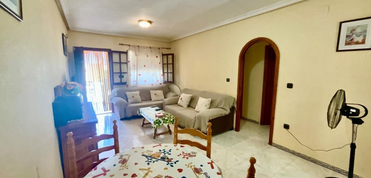 Sale - Bungalow -
Torrevieja - La Mata