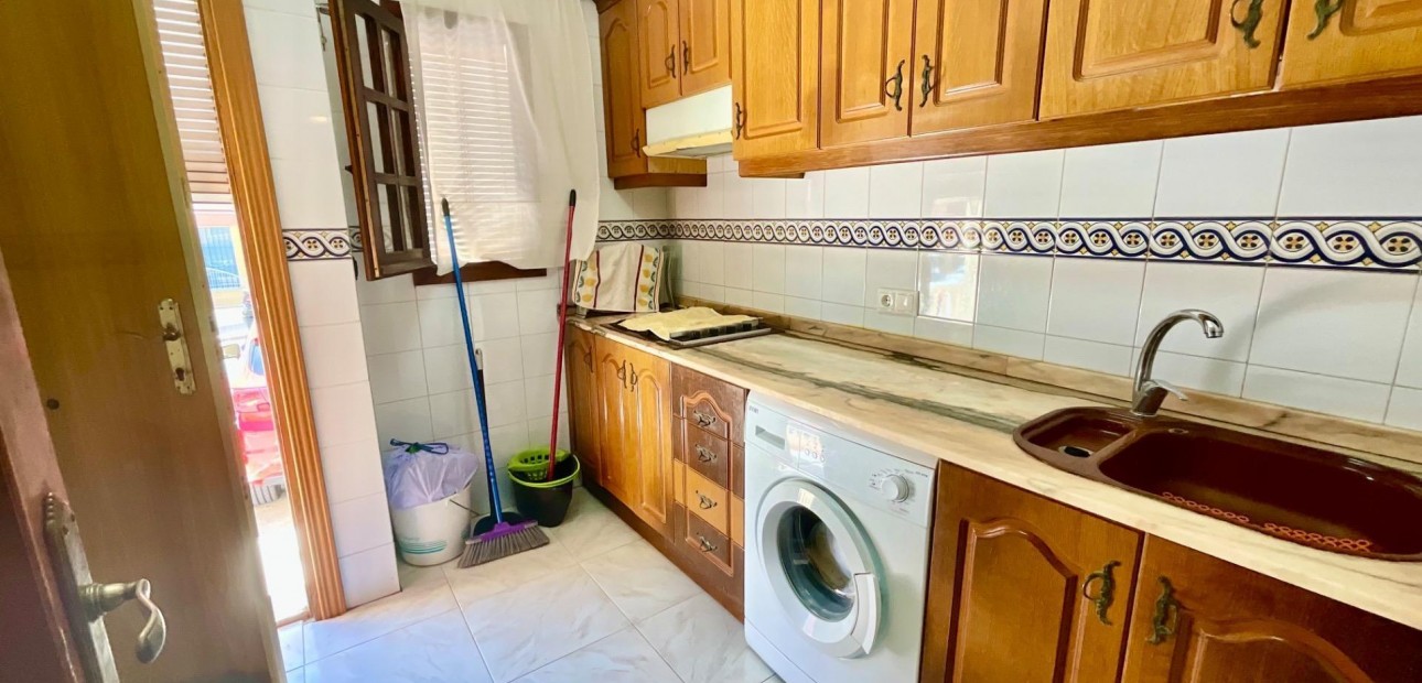 Sale - Bungalow -
Torrevieja - La Mata