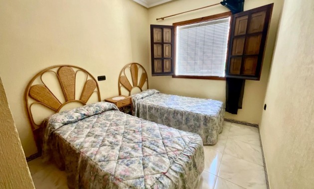Sale - Bungalow -
Torrevieja - La Mata