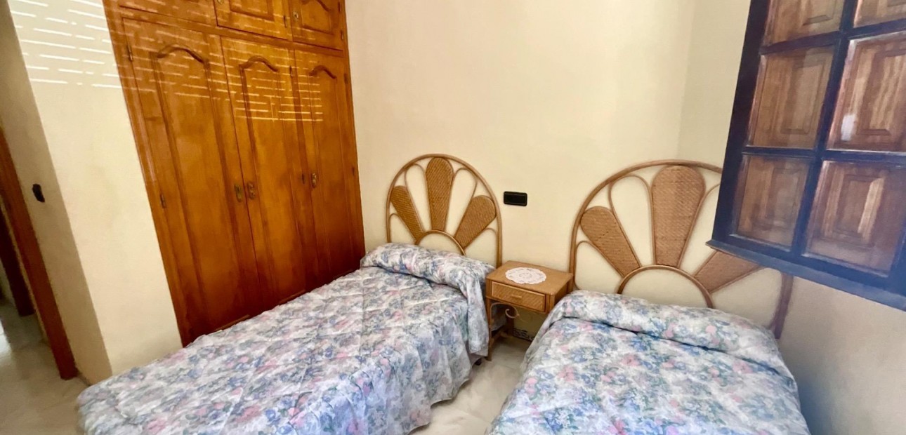 Sale - Bungalow -
Torrevieja - La Mata
