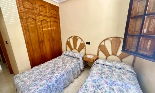 Sale - Bungalow -
Torrevieja - La Mata