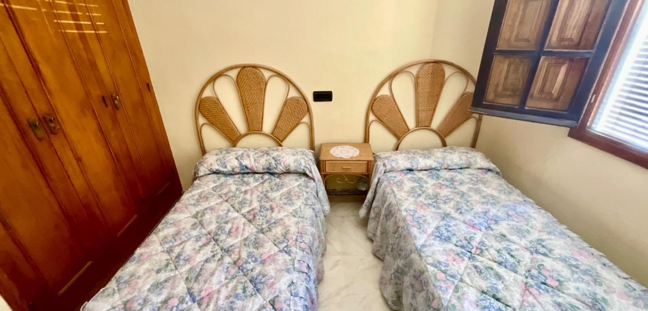 Sale - Bungalow -
Torrevieja - La Mata