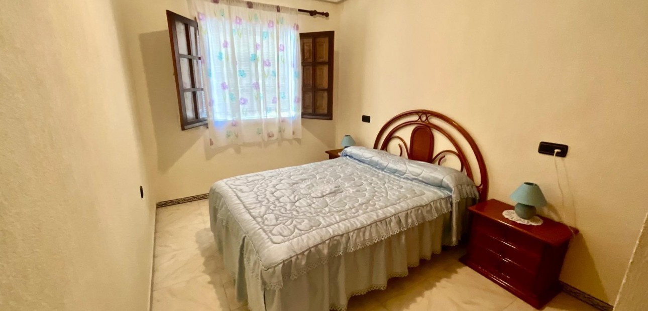 Sale - Bungalow -
Torrevieja - La Mata
