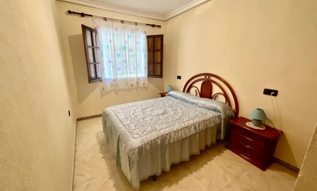Sale - Bungalow -
Torrevieja - La Mata