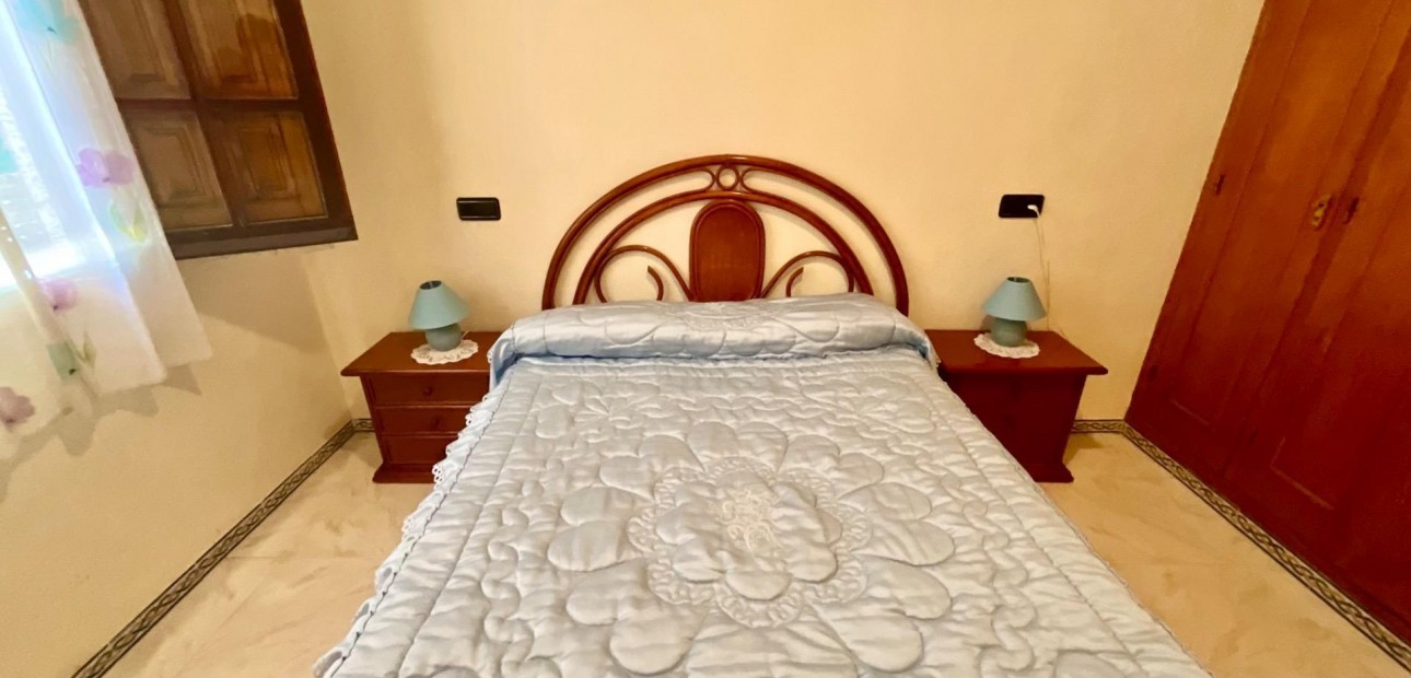 Sale - Bungalow -
Torrevieja - La Mata