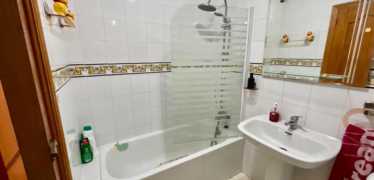 Sale - Bungalow -
Torrevieja - La Mata