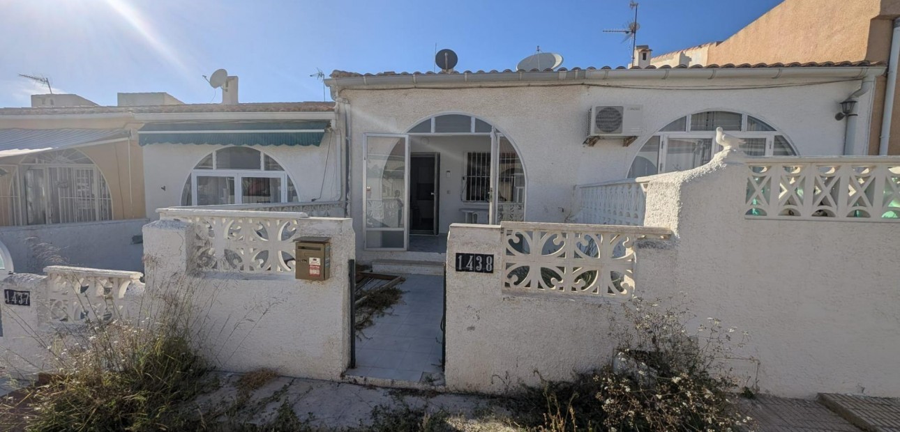 Sale - Bungalow -
Torrevieja - La Siesta - El Salado - Torreta