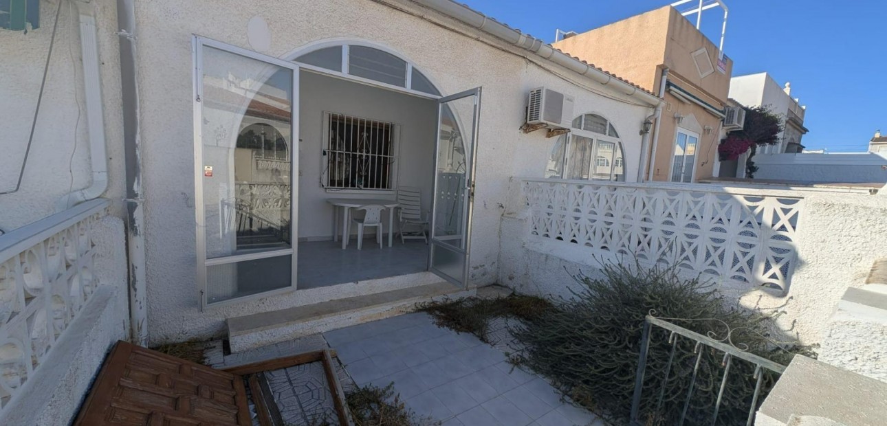 Sale - Bungalow -
Torrevieja - La Siesta - El Salado - Torreta