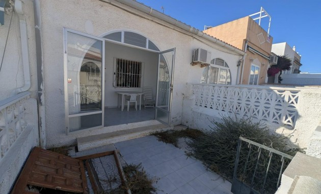 Sale - Bungalow -
Torrevieja - La Siesta - El Salado - Torreta