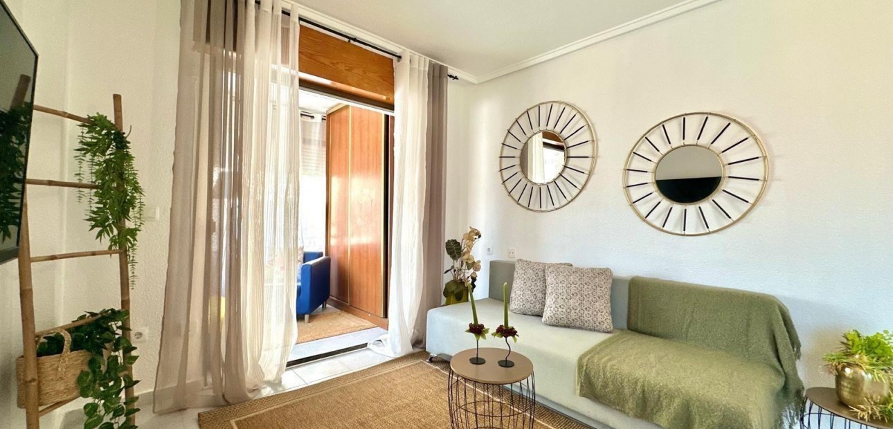 Sale - Apartment / flat -
Torrevieja - La Siesta - El Salado - Torreta