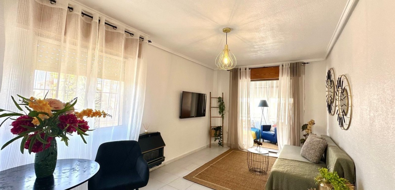 Sale - Apartment / flat -
Torrevieja - La Siesta - El Salado - Torreta