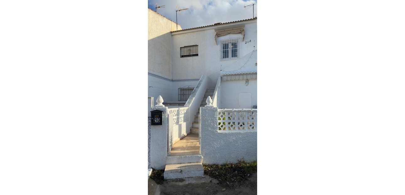 Sale - Bungalow -
Torrevieja - La Siesta - El Salado - Torreta