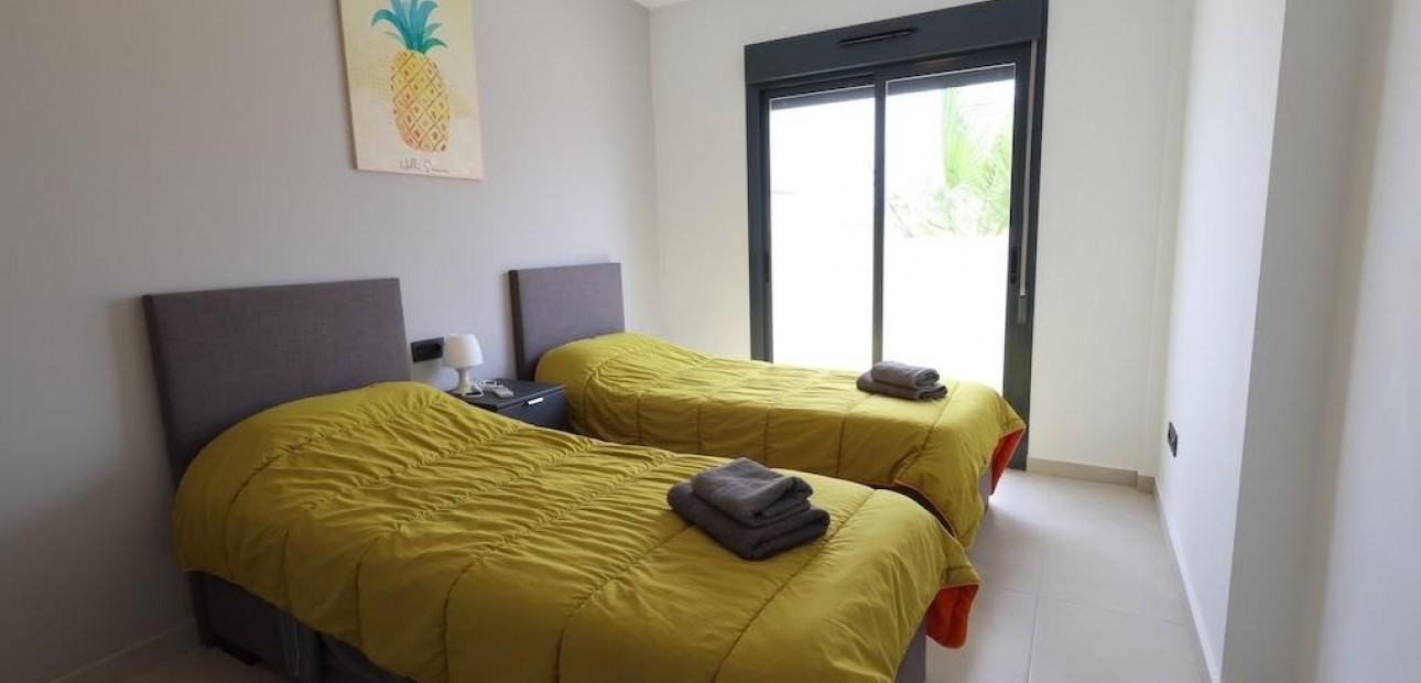 Sale - Bungalow -
Guardamar del Segura - EL RASO
