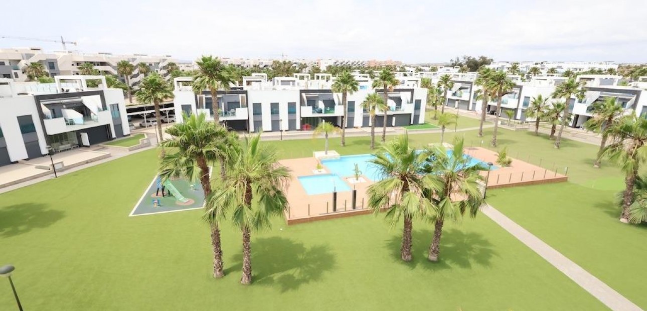 Sale - Bungalow -
Guardamar del Segura - EL RASO
