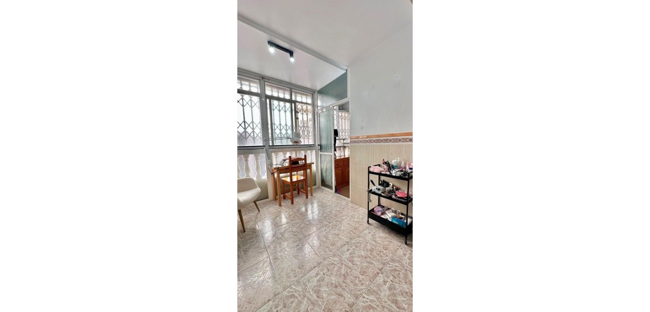Venta - Apartamento / piso -
Torrevieja - Estacion de autobuses